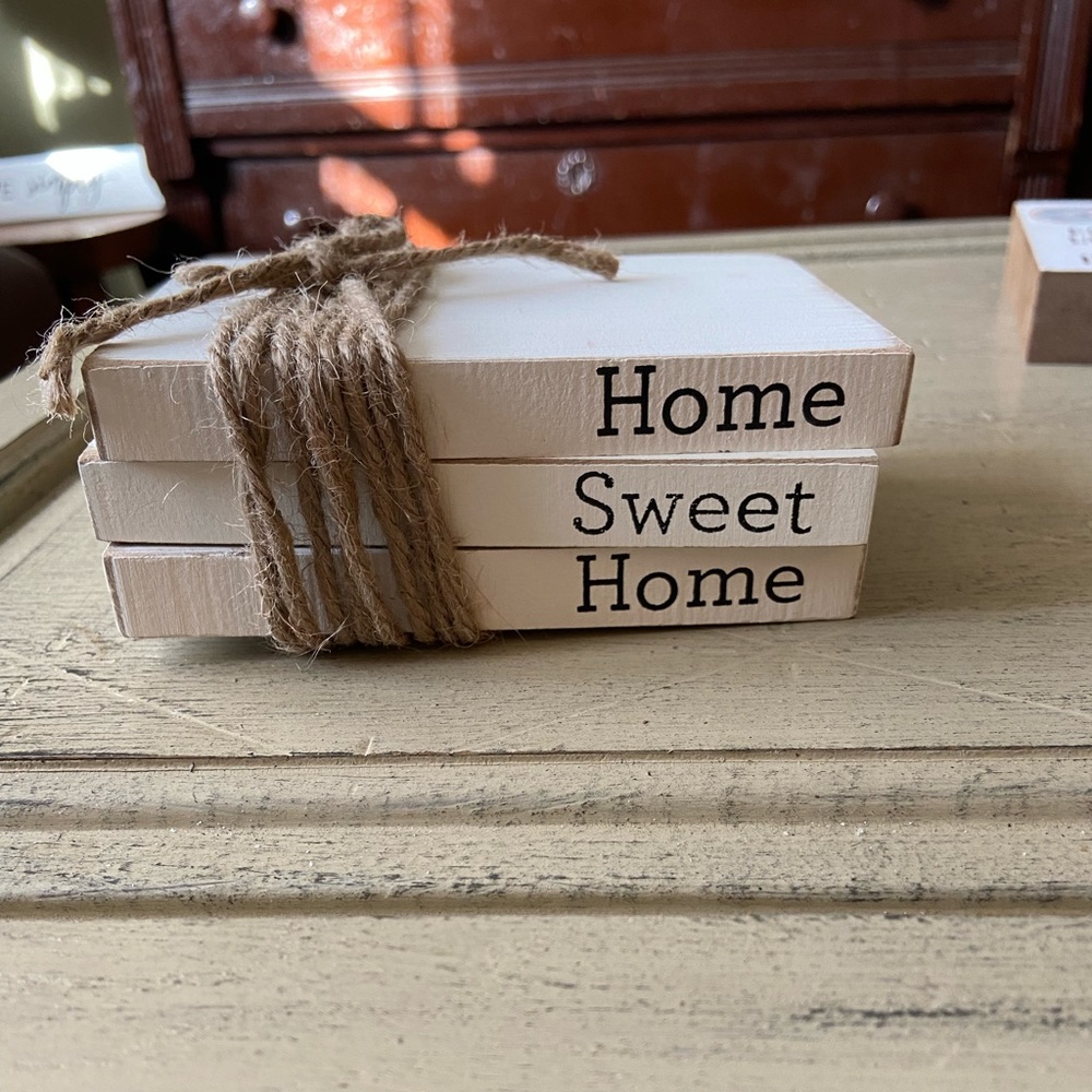 Primitive decor